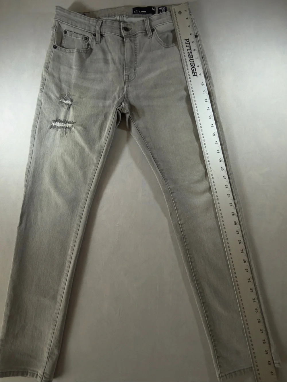 Slim Distressed Men's Jeans in Light Gray by